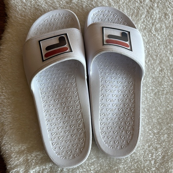 Fila flip flops. - Picture 3 of 4
